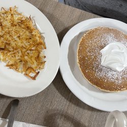 The Broken Egg Cafe - Original buttermilk & hashbrowns