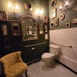 The Blind Finch - Bathroom of mirrors