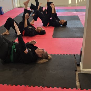 Heimlich’s Karate - I warm up session and stretching in an exercise at heimlich's karate and Fitness in Berlin New Jersey on the White Horse Pike - Karate Near Me - Berlin, New Jersey