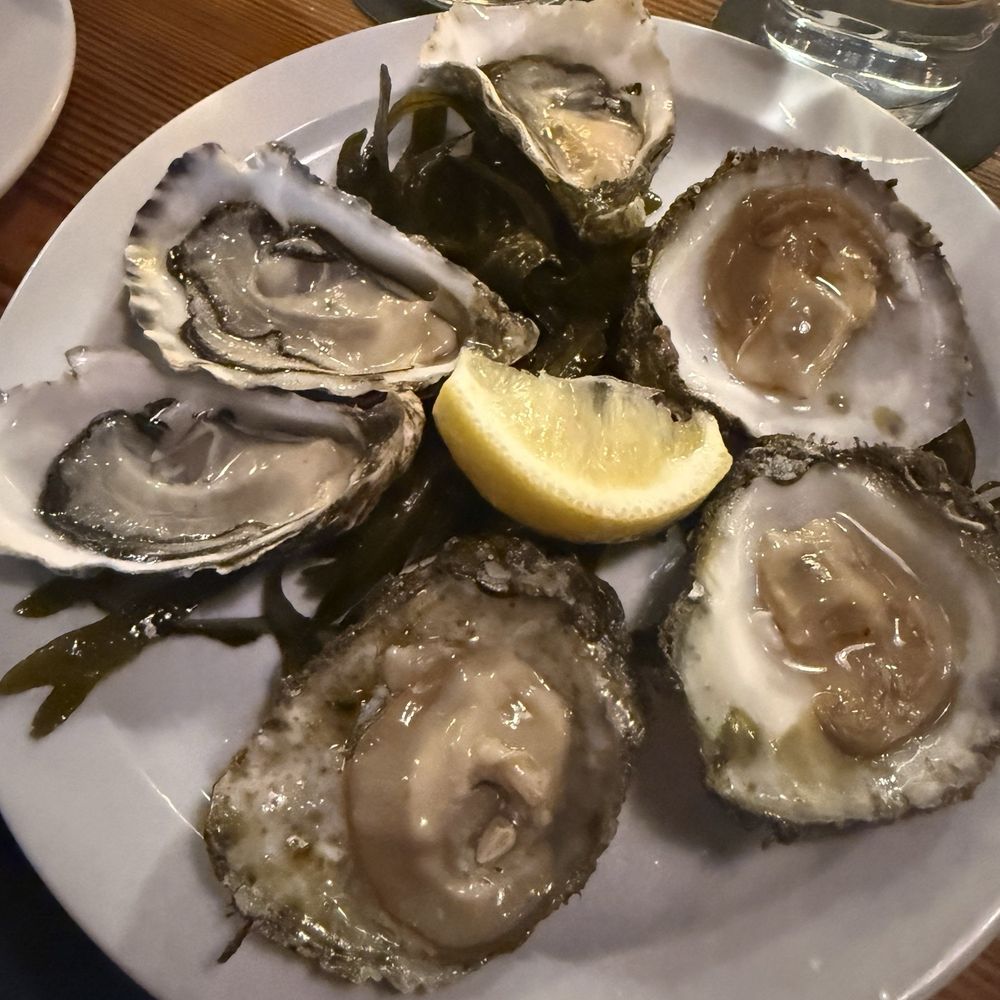 Morans Oyster Cottage - Oyster sampler - 3 gigas, 3 native - Seafood Near Me - Galway, G Morans Oyster Cottage - Oyster sampler - 3 gigas, 3 native - Seafood Near Me - Galway, G