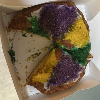 Frida's Cafe & Bakery - King cake - Bakeries Near Me - Largo, Florida