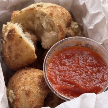 ZIGZAG Pizza - Garlic Knots - Salad Near Me - Oceanside, California