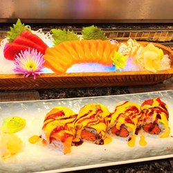 Shiki Sushi & Grill - Fantastic Roll, Salmon and Tuna Sashimi.