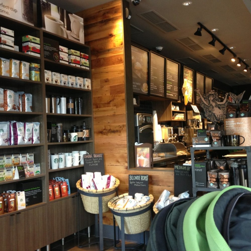 Starbucks - Coffee & Tea Near Me - Oakville, Ontario