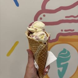 Frozen Five Ice Creamery - Waffle cone
