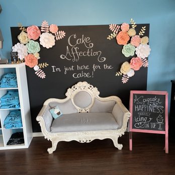 Cake Affection - Nice sitting area - Cupcakes Near Me - St. Petersburg, Florida