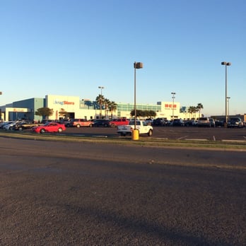 H-E-B - ows a parking lot with cars parked in it - Grocery Near Me - Portland, Texas
