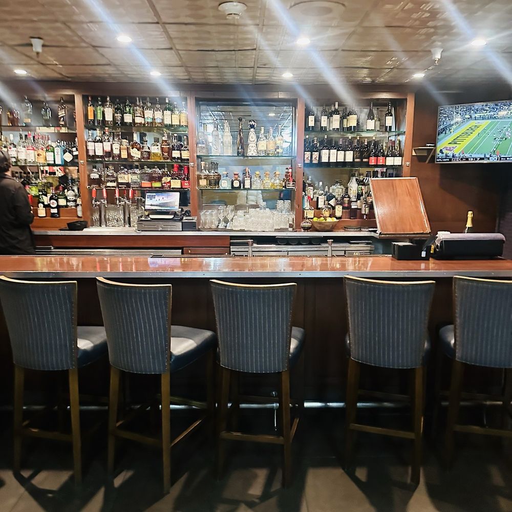 Chelsea Chowder House & Bar - The bar - Seafood Near Me - Long Beach, California Chelsea Chowder House & Bar - The bar - Seafood Near Me - Long Beach, California