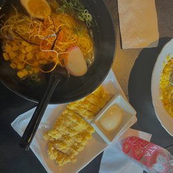 Makoto Noodle House - Ramen con pollo frito