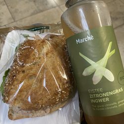 Marché Bistro - Tuna sandwich and a lemongrass ginger iced-tea.