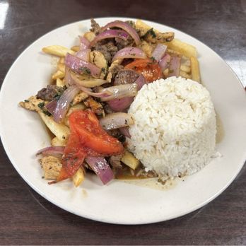 Aji Limon Peruvian Kitchen - Lomo Saltado with beef and chicken - Peruvian Near Me - Naples, Florida