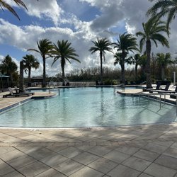 Balmoral Bar & Grill - Gorgeous Pool