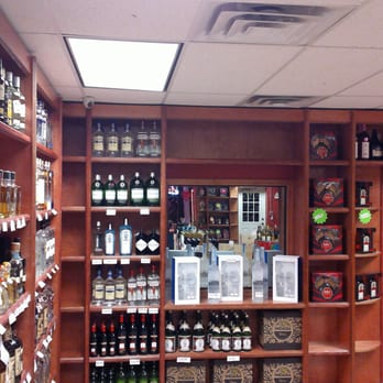 Decoo Wine & Spirits - shelves of wine and liquor - Beer, Wine & Spirits Near Me - Coram, New York