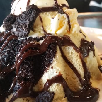 Chili's - Oreo molten cake - American Near Me - Florence, Kentucky