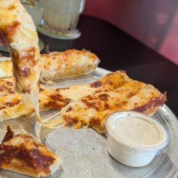 Detroit Pizza - Camas At Crown Park - Cheesy bread