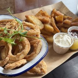 Teuchters Landing - Calamari and chips