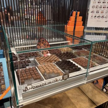 Venchi - Chocolatiers & Shops Near Me - Millburn, New Jersey