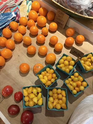 Momma's Grocery + Wine by null