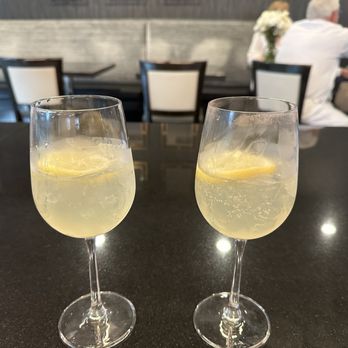 Astor On Main - Diner en blanc - Comfort Food Near Me - Rochester, New York