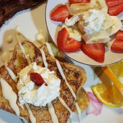 Delicious breakfast at Three Sisters Cottages