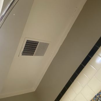 Sonora Inn - Showertub area - Hotels Near Me - Sonora, California