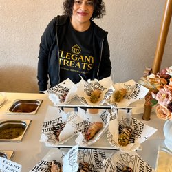 Elegant Treats - Cannolis