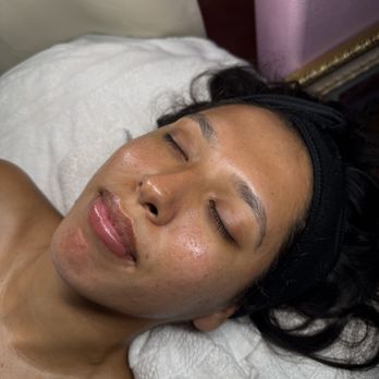 Natural Aura Skin - Custom Facial with Eyebrow Wax + Shaping - Estheticians Near Me - Highland, California Natural Aura Skin - Custom Facial with Eyebrow Wax + Shaping - Estheticians Near Me - Highland, California