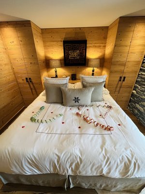 Unique Hotel Post by null