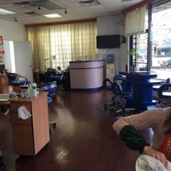 Lins Nail Salon - Clean interior