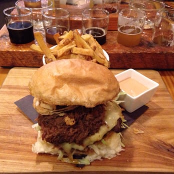 Indie Ale House - Breweries Near Me - Toronto, Ontario