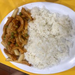 Donde La Tía Helen Restaurant - This dish is called "mondonguito a la italiana" made with cow tripe, fries, in stir fry style