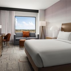 Hotel Zessa Orange County Airport, a DoubleTree by Hilton - Guest room