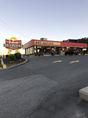 Deluxe Hamburgers by null