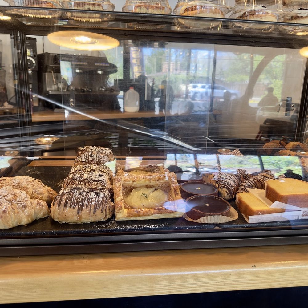 Cedar House - Coffee & Tea Near Me - Flagstaff, Arizona