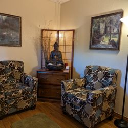 Nikki Minges, LAc - Welcome to my cozy waiting area, where you can begin to unwind before your session.