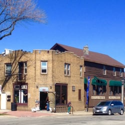 Used to be a tattoo shop in the brown section, now an antique (& more) shop. Owners are from Spain.