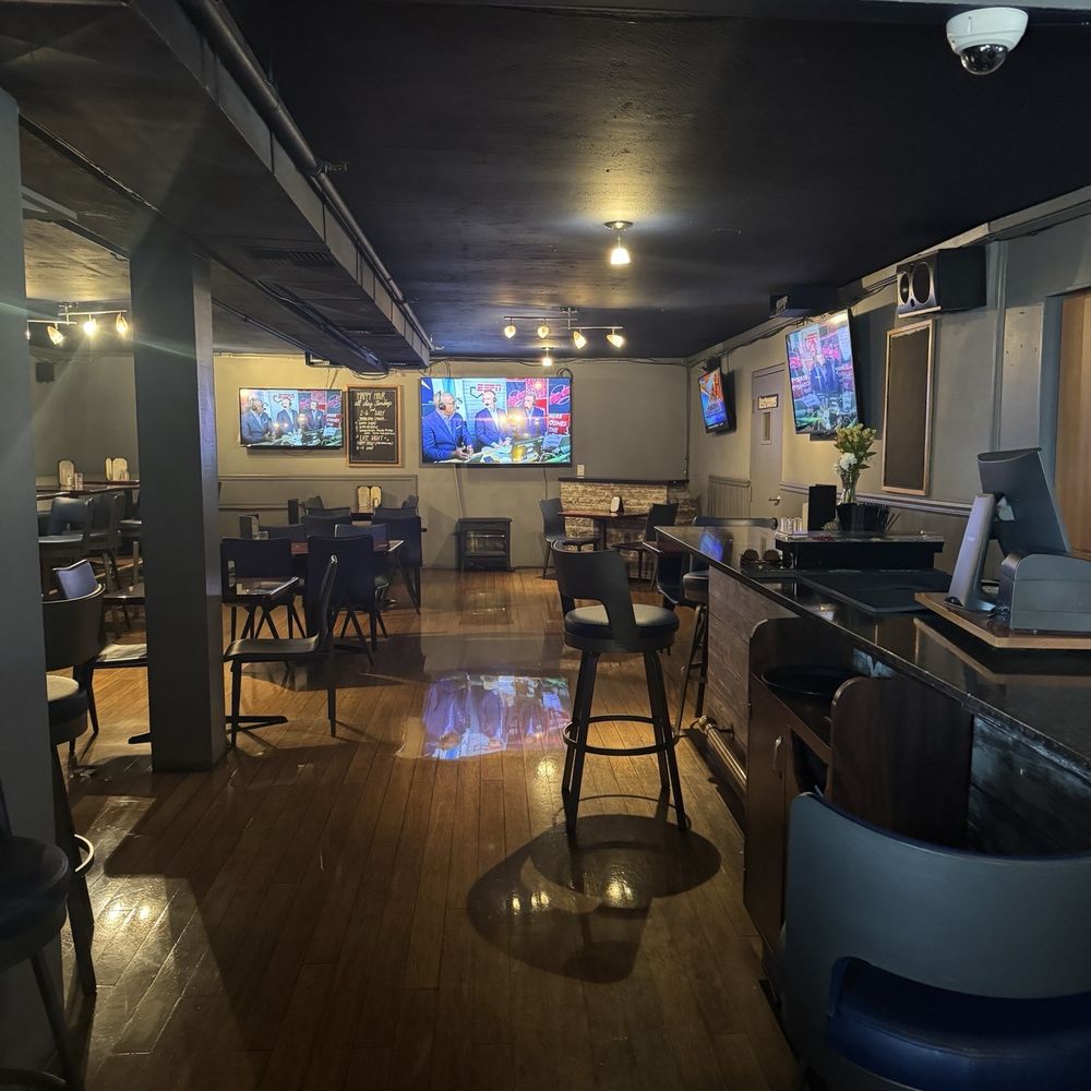 Rivershore Bar & Grill - Spacious seating. - American Near Me - Oregon City, Oregon Rivershore Bar & Grill - Spacious seating. - American Near Me - Oregon City, Oregon