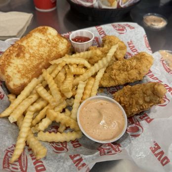 Raising Cane's Chicken Fingers - Chicken fingers & fries - Fast Food Near Me - Vancouver, Washington