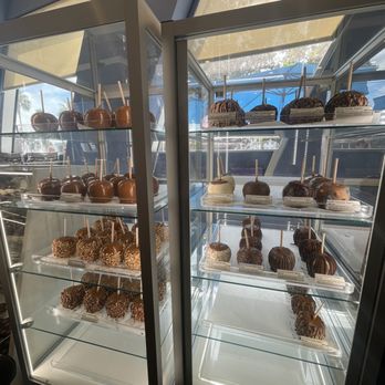 Kilwins Ice Cream - Chocolate - Fudge - Candy apples - Ice Cream & Frozen Yogurt Near Me - Celebration, Florida Kilwins Ice Cream - Chocolate - Fudge - Candy apples - Ice Cream & Frozen Yogurt Near Me - Celebration, Florida
