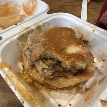 The Melt - I pay $20  for this burger with no flavor and bad looking also the milkshake it's horrible and the customer service even worse - Burgers Near Me - Oakland, California