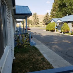 D K Motel - Outside