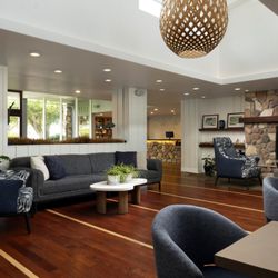60 State Park Restaurant & Lounge - Lobby Waiting Area