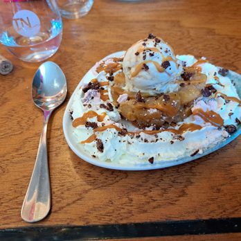 Le Neptune - Tarte tatin revisite - Restaurants Near Me - Paimpol, 22