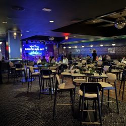 Roaring Social - Tables and stage