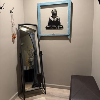 The Summer Moon - Changing room. - Yoga Near Me - Sacramento, California The Summer Moon - Changing room. - Yoga Near Me - Sacramento, California