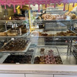 The Donut House - Thornton - Donut case 2/2.