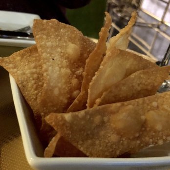 Bourbon N' Bubbles - Chips for tuna - Bars Near Me - Charleston, South Carolina
