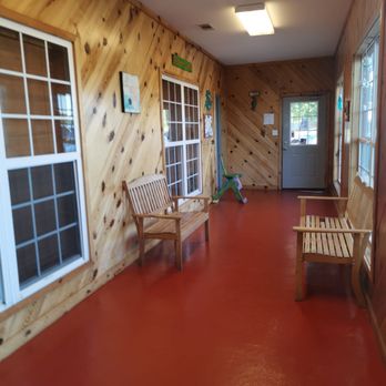 Jack's Fish House - Inside waiting area. - Seafood Near Me - Carriere, Mississippi