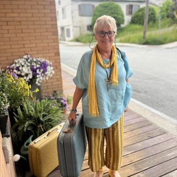 Windsor Station Restaurant - Nancy arriving g at Windsor station! - Pubs Near Me - Windsor, Vermont Windsor Station Restaurant - Nancy arriving g at Windsor station! - Pubs Near Me - Windsor, Vermont
