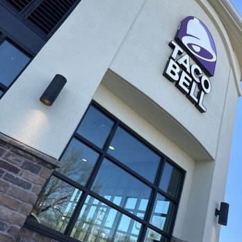 Taco Bell / KFC - The sign of taco bell as I wait for my drive thru order in the fire lane. - Fast Food Near Me - Londonderry, New Hampshire